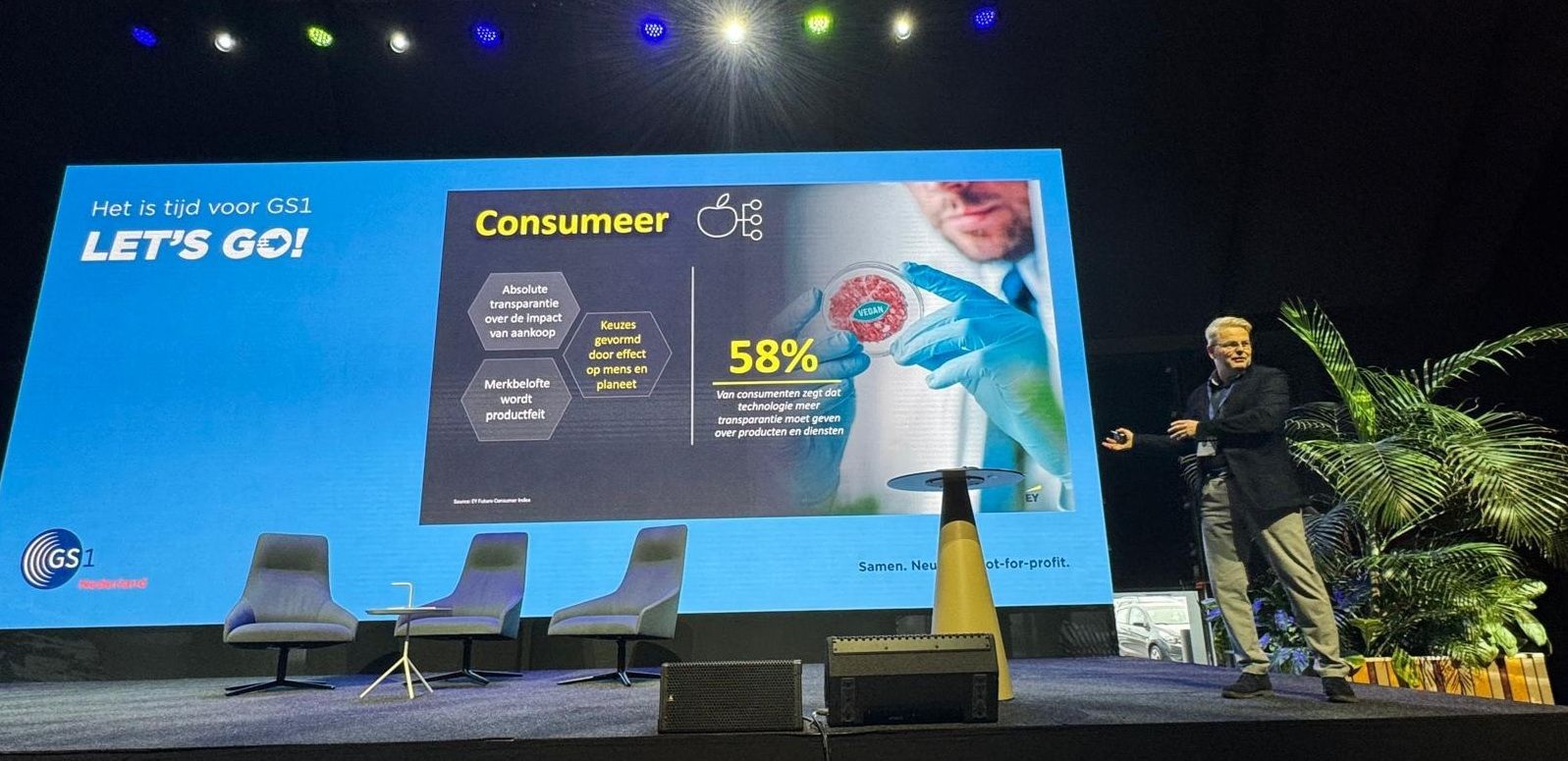 Michael Klazema speaking on stage at GS1 Nederland